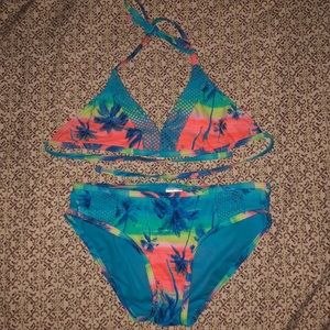 I’m selling a bikini for girls has not been use.